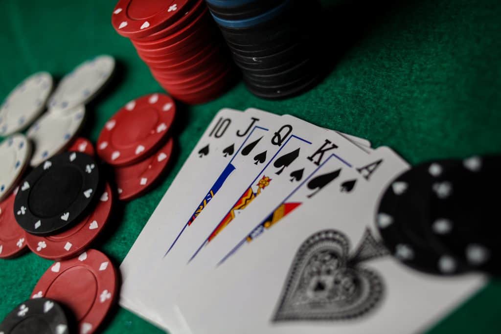Zašto je sporo igranje u pokeru problem