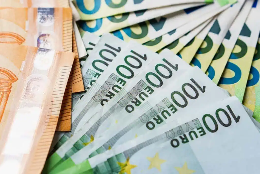 Kako banke koriste umjetnu inteligenciju Kako banke koriste umjetnu inteligenciju